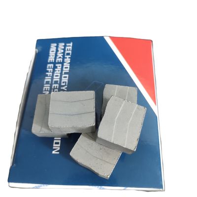 Kundenspezifische Unterstützung ODM 2000mm Blade Cutting Stone Segment für M-Form Granit Diamond Tool