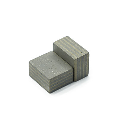 Weltmarkt Diamantschleifscheibenrad Sintersegment für das Schleifen von starken Platten