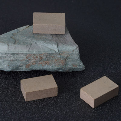Schneiden von Arabescato Orobico-Marmorstein mit einem leistungsfähigen Diamantmarmorwerkzeug