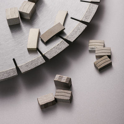 Mehrschichtartiger K-Form Sang Diamantsegment für Indonesien Segmenthöhe 13/15/20mm