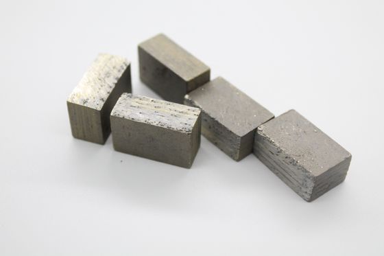 Flachgeformtes Segment Diamant für Granit Andesit Lava-Schneidwerkzeug 1800mm Klinge Spitze