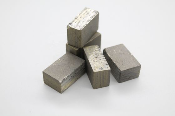 Flachgeformtes Segment Diamant für Granit Andesit Lava-Schneidwerkzeug 1800mm Klinge Spitze