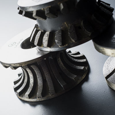 Metallbindungsegmentiertes Diamantschleifrad zur Profilierung von Granit-Marmor-Steinkanten