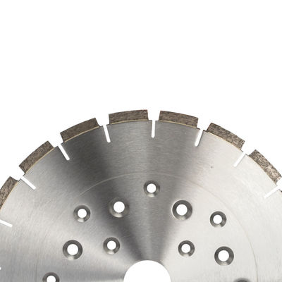 1.4-2.2 mm Blattdicke Lasergeschweißte Diamantsäge für das Schneiden von Steinbeton