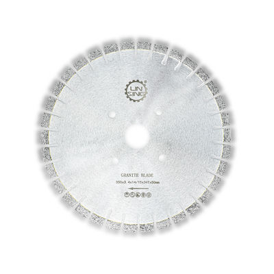 Sinterte D400mm Segmentierte kurze Zähne Diamantsäge Klinge zum Schneiden von Granit Langlebig