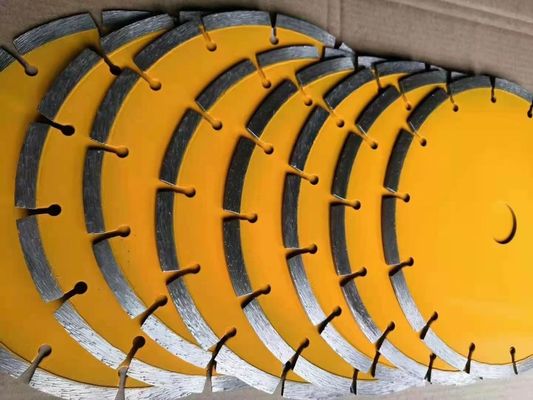 Schärfe gewährleistet 14'' Schlüsselschluss Klinge für Diamantwerkzeug Granit Segmentierte Klinge Schneiden
