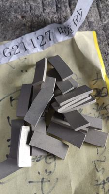 ARC-förmige Diamantsegment für 600mm Säge Klinge Werkzeug in Indonesien Andesite Schneiden