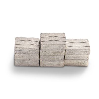 Dauerhafte M-Form 24*7,6/8,4*15 mm Granit-Diamantsegment für 6,5 mm Multi-Cutter-Klinge
