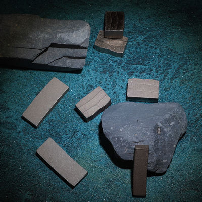 Segmenthöhe 13/15/20mm 450mm Diamantsegment Feuchte Kaltpressmaschine in Indonesien