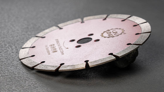 D105-D230 Trockenschneidende Diamantschneidscheiben mit guter Schärfe und längerer Lebensdauer