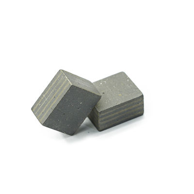 Weltmarkt Diamantschleifscheibenrad Sintersegment für das Schleifen von starken Platten