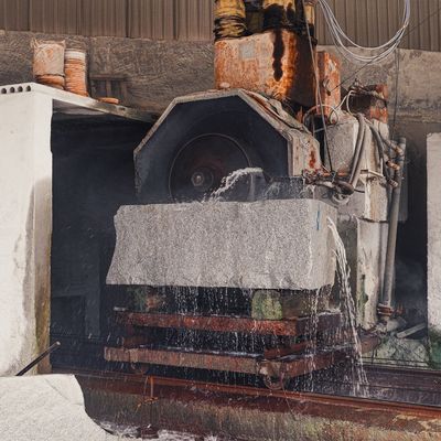 55kw Motor 1600mm Einarm-Mehrblätter-Stein-Schneidemaschine für Granit-Block-Schneider