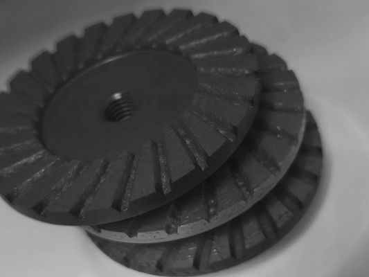 125 mm Diamantsegmentiertes Turbokommelrad für schnelles und effektives Granitbodenmahlen