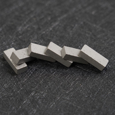 20*4,0/3,5*8mm Heißsinter Diamant-Schnittsegment für das Schneiden von Marmor und Kalkstein