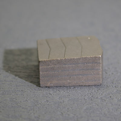 Diamantsegment Metallpulver-Kaltdruckmaschine für D2000 2500mm Nassschneiden in Indonesien