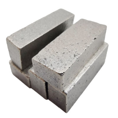 Diamantschneidsegment für mittelschwere Granitspitzen Größe 20*4,8/5,4*8mm A.A.-B. B-Grad